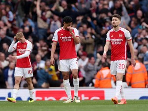 Arsenal Vs Aston Villa: Meriam London Melempem 0-2
