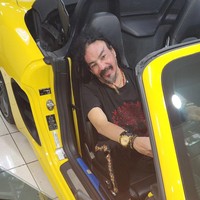 Sang master magician, Limbad juga melakukan sulam alis yang unik untuk tampil beda. Tentu penampilannya sungguh berbeda dengan sebelumnya. Foto: Instagram @limbadindonesia 