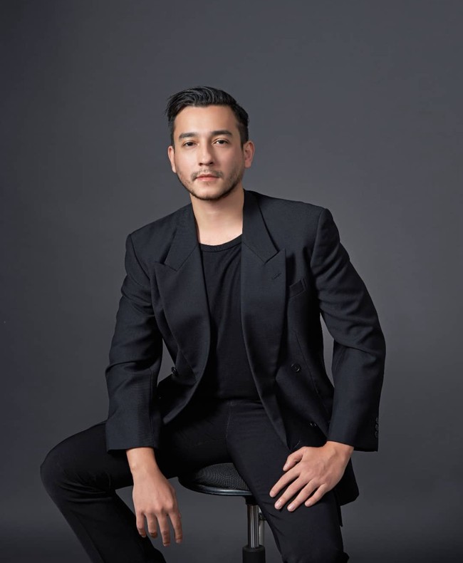 Mohamad Aliff atau Aliff Ali Khan merupakan pesinetron asal Malaysia yang juga melakukan sulam alis. Penampilannya menjadi lebih tampan setelah sulam alis. Foto: Instagram @aliff_ali