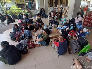 Bus Kena Macet di Ajibarang, Penumpang Telantar Sejak Semalam di Terminal