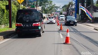 Namun tak sedikit juga kendaraan yang hendak menuju ke arah Kota Bandung. Pihaknya mengimbau agar wisatawan tidak menggunakan jalur alternatif.