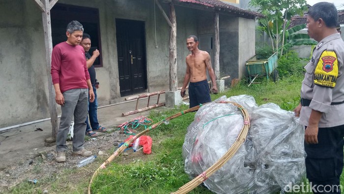 alon udara yang jatuh diamankan Polsek Klaten Utara, Senin (15/4/2024).