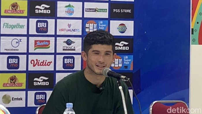 Bek PSS Sleman Kevin Gomes de Oliveira usai laga lawan Arema FC di Manahan, Solo, Senin (15/4/2024)
