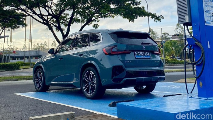BMW iX1 dites untuk perjalanan mudik Jakarta-Bandung