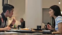 Sibuk menjadi aktris sekaligus pengajar di Universitas tidak membuat Dian Sastro lupa dengan keluarga. Ia bahkan masih rutin makan romantis berdua suaminya. Foto: Instagram/therealdisastr