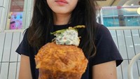 Pastry yang cantik dengan makanan enak selalu menjadi pilihan untuk Dian. Biasanya ia akan memilih mendatangi kafe ketika butuh waktu menyendiri. Foto: Instagram/therealdisastr