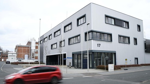 Eropa Banjir Produk China, Pabrik Panel Surya di Jerman Tutup