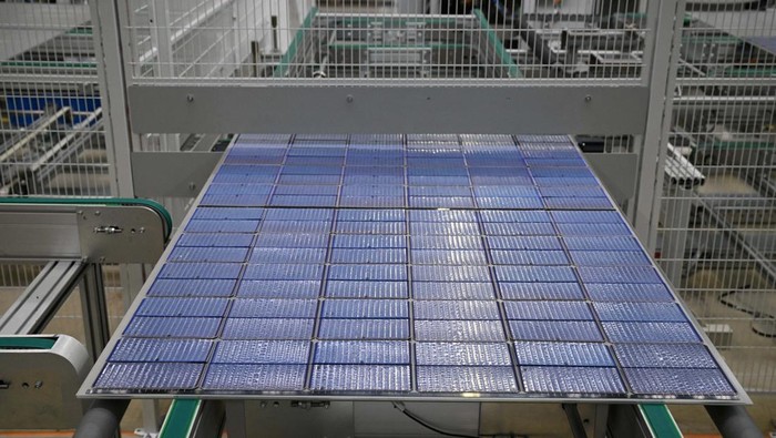Elsa from Freiberg and Karin from Brand-Erbisdorf work on a solar module as part of the last production at the Meyer Burger Technology AG plant, which has announced closure, in Freiberg, Germany March 12, 2024. REUTERS/Annegret Hilse