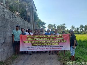 Jalan di Pantai Bali Taman Rusak Parah, Forum Anak Nelayan Buleleng Protes