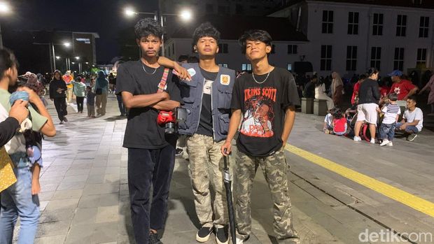 Cerita 3 Pemuda Jadi Fotografer Keliling Di Kota Tua Untuk Biaya Kuliah