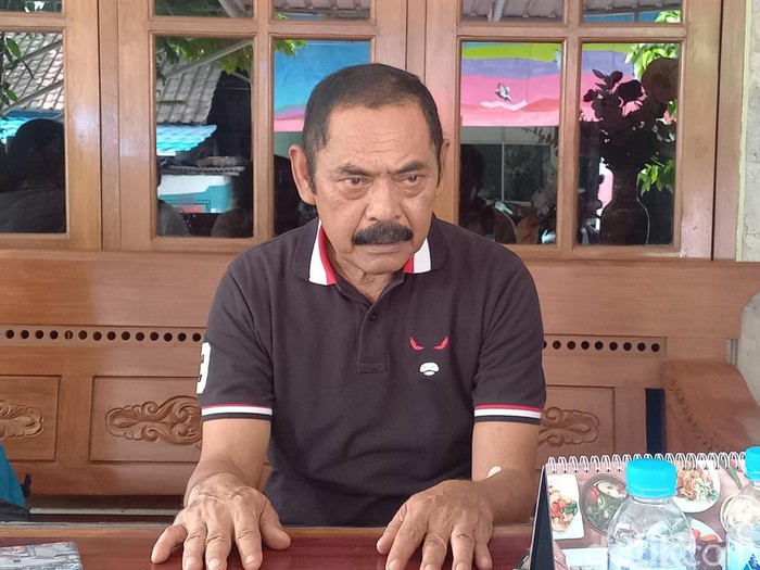 Ketua DPC PDIP Solo FX Hadi Rudyatmo, saat ditemui di kediamannya, di Kelurahan Pucangsawit, Kecamatan Jebres, Kota Solo, Senin (15/4/2024).