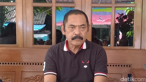 Ketua DPC PDIP Solo FX Hadi Rudyatmo, saat ditemui di kediamannya, di Kelurahan Pucangsawit, Kecamatan Jebres, Kota Solo, Senin (15/4/2024).