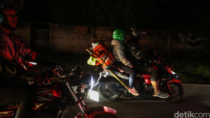 **DPR Ancam Kebijakan Menhub: Mudik Motor Ancaman Maut?**