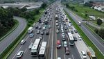 Foto Udara Kemacetan Arus Balik di Tol Jakarta-Cikampek