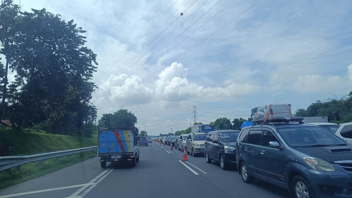 Kemacetan Parah Melanda Tol Cikampek Menuju Jakarta, Simak Situasi Terkini