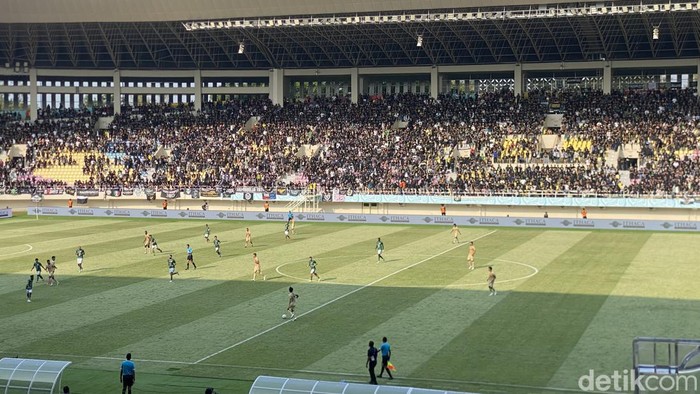 Laga PSS vs Arema FC di Manahan, Senin (15/4/2024)