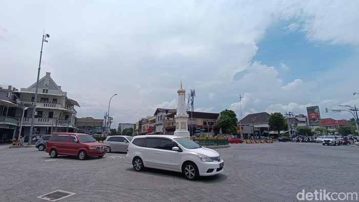 Suasana Simpang Empat Tugu Pal Putih Jogja. Foto diunggah Senin (15/4/2024).