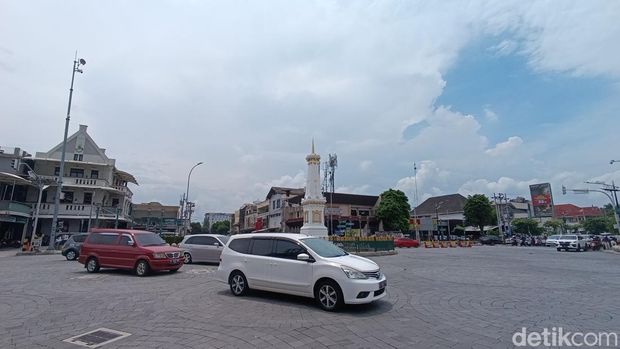 Suasana Simpang Empat Tugu Pal Putih Jogja. Foto diunggah Senin (15/4/2024).