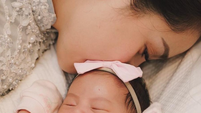 Kata Ibunda Nagita Slavina Soal Kejelasan Status Bayi Lily