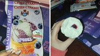Perpaduan es krim vanilla dengan saus blueberry tentu menyegarkan, bukan? Tetapi apa jadinya jika isian sausnya hanya satu titik saja. Foto: Bored Panda