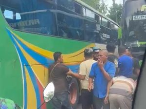 Adu Jotos Kru Bus dan Pemobil gegara Tak Diberi Jalan