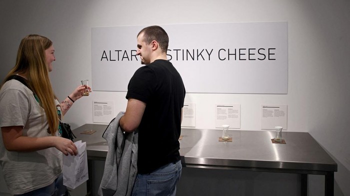 Museum Makanan Menjijikkan di Berlin tidak cocok untuk mereka yang berjiwa lembut, seperti yang diakui secara terbuka oleh direkturnya saat dia menunjukkan penis banteng yang diletakkan di piring makan, bayi tikus yang diawetkan dalam arak beras, dan babi guinea goreng di sebuah pameran pada Jumat (12 April).