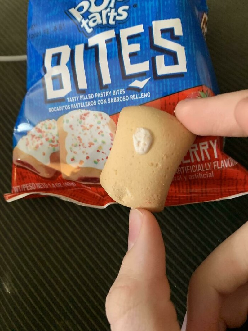 Kadang kenyataan tak seindah harapan. Kayak makanan berikut ini, dikira bakal sesuai gambar tahunya malah berbeda jauh.