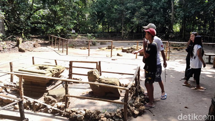 Mitos Lempar Koin di Situs Batu Kalde Pangandaran