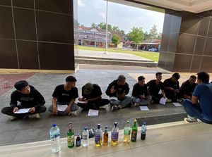 Terciduk Minum Miras, 16 Suporter di Manahan Diamankan Polisi