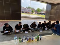 Terciduk Minum Miras, 16 Suporter di Manahan Diamankan Polisi