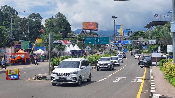 Pembatasan Jalan Satu Arah dari Puncak ke Jakarta Diterapkan Siang Ini