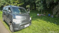 Sebagai informasi, hari ini merupakan hari terakhir cuti bersama Lebaran 2024. Rekayasa lalin berupa one way untuk arus balik pun diterapkan dari Km 414 GT Kalikangkung hingga Km 72 Tol Cipali sejak Minggu (14/4).