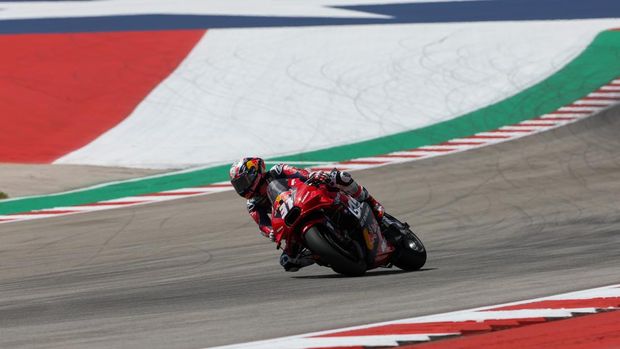 AUSTIN, TX - APRIL 13: Pedro Acosta (31) of Spain and Red Bull GASGAS Tech3 Team enters turn 13 with the Texas flag painted on the track in the background during the Tissot Sprint Race at the MotoGP Red Bull Grand Prix of the Americas on April 13, 2024, at Circuit of The Americas in Austin, Texas. (Photo by David Buono/Icon Sportswire via Getty Images)