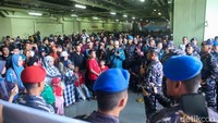 Panglima Komando Lintas Laut Militer Laksamana Muda TNI Hudiarto Krisno Utomo hadir dalam penyambutan tersebut.