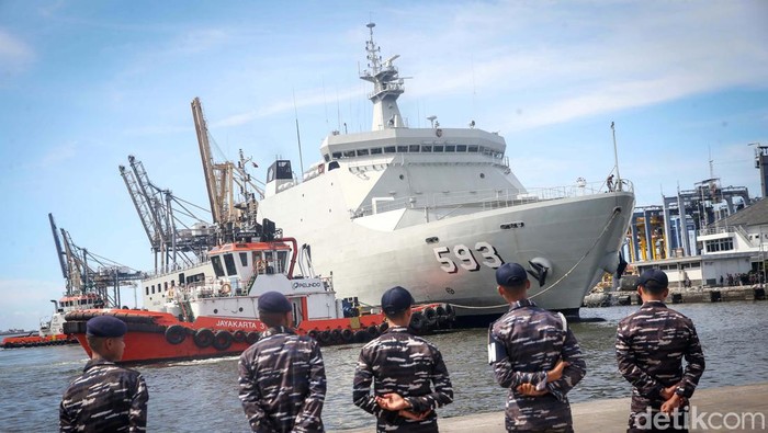 Pemudik dengan Kapal Perang Kembali ke Jakarta Sebanyak 810 orang dan 181 sepeda motor tiba di Dermaga Kolinlamil, Jakarta. Para pemudik ini diangkut dengan KRI Banda Aceh.