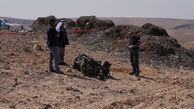 Penampakan Puing-puing Roket di Permukiman Usai Iran Serang Israel