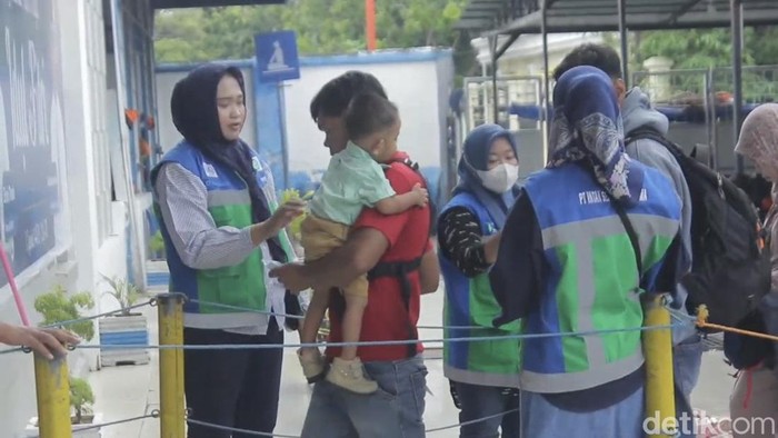 Penumpang arus balik di Pelabuhan Nusantara Parepare.