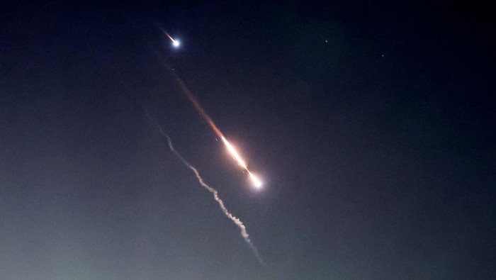 Serangan Militer AS Berhasil Menangkis Upaya Serangan Drone Iran dan Yaman ke Israel