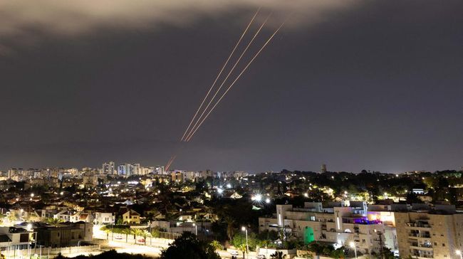 Potret Iran Hujani Israel dengan Rudal