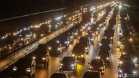 Berdasarkan Survei Potensi Pergerakan Masyarakat Pada Masa Lebaran Tahun 2024 yang dirilis di laman Kemenhub RI, puncak arus balik lebaran 2024 diprediksi terjadi pada tanggal 13-15 April 2024.