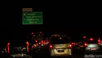 Kemacetan terjadi hingga Senin (15/4/2024) dini hari.