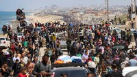 Mengutip laporan Press TV, sebanyak lima orang tewas dan beberapa lainnya terluka akibat serangan artileri IDF. Para saksi membenarkan bahwa tentara Israel meminta mereka untuk kembali ke Jalur Gaza selatan dan menembakkan bom asap ke arah mereka untuk mencegah mereka mencapai utara.