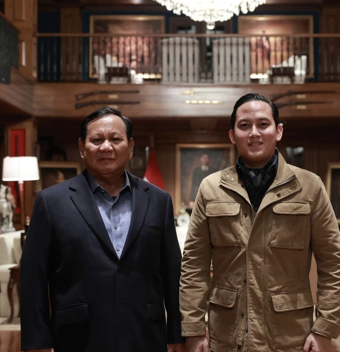 Potret Rizky Irmansyah Saat Makan Bareng Prabowo hingga Cicip BBQ