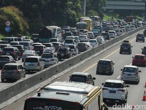 Lalin Lebaran Kedua Padat, Contraflow Km 55-65 Tol Japek Diterapkan