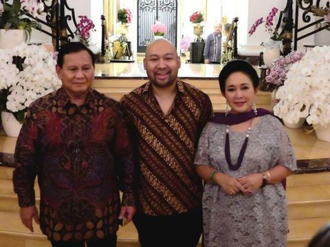 Prabowo Subianto menghadiri perayaan ulang tahun Mantan Istri Titiek Soeharto. (Instagram @Prabowo)