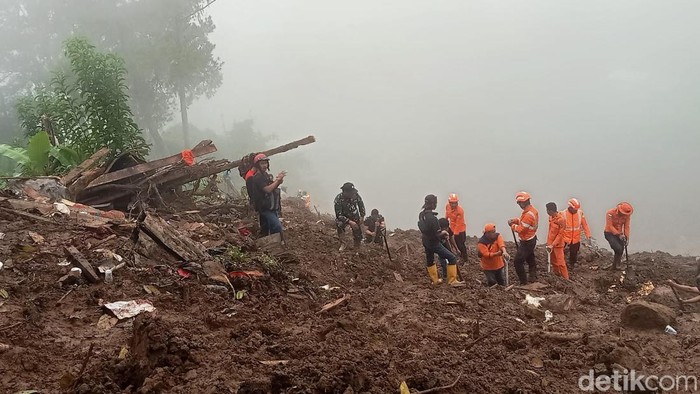Proses pencarian korban longsor di Palangka Tana Toraja di hari ke-2.