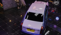 Hongqi L5 adalah sedan empat pintu. Gaya desainnya mirip dengan limusin kenegaraan Hongqi CA770. Mobil ini memiliki lampu depan bulat yang sama dan gril persegi panjang berlapis krom. Di atas garis kap mesin, L5 memiliki garis merah dan logo Hongqi.Foto: Facebook Official Sultan Ibrahim