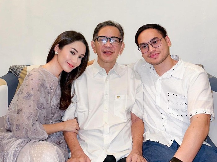 Ray Sahetapy dalam kondisi yang semakin baik.