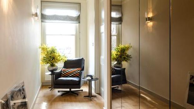 Ruangan dengan Cermin Bronze