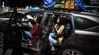 Namun dalam arena kepergian yang dipenuhi mimpi terkadang takdir menganyam jalan dengan tantangan yang tak terduga.